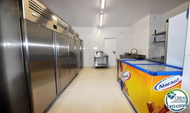 Business for sale in Roses - € 750,000 (Ref: 9142765)