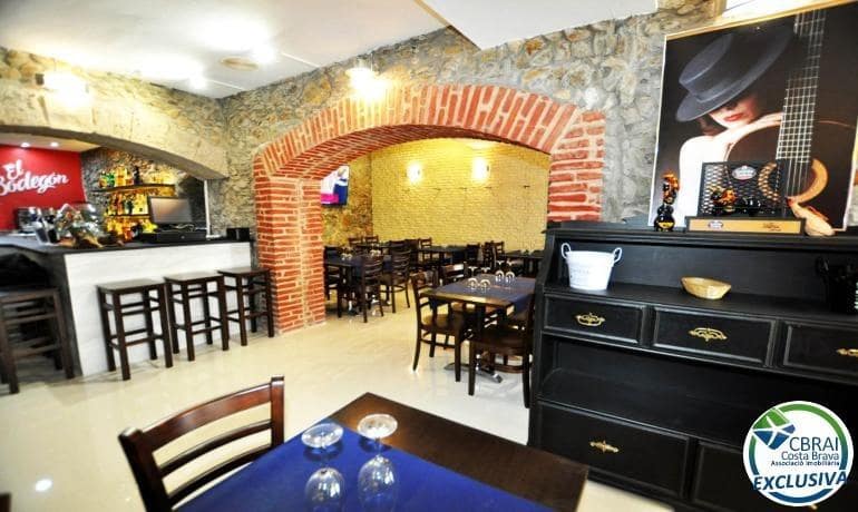 Business for sale in Roses - € 750,000 (Ref: 9142765)