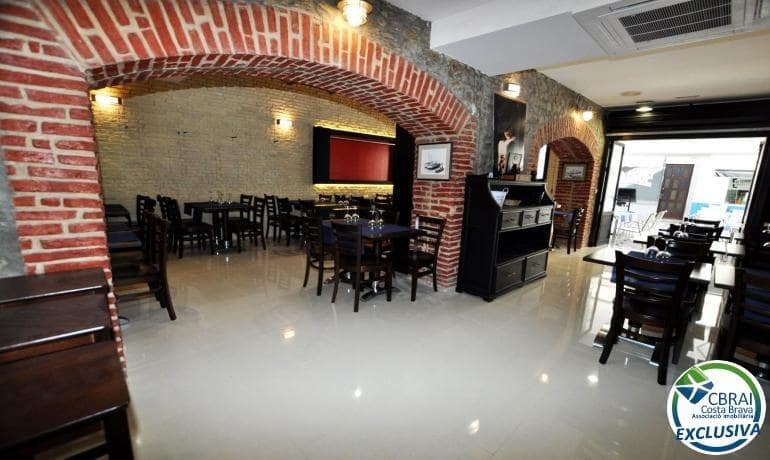 Business for sale in Roses - € 750,000 (Ref: 9142765)