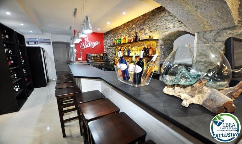 Business for sale in Roses - € 750,000 (Ref: 9142765)