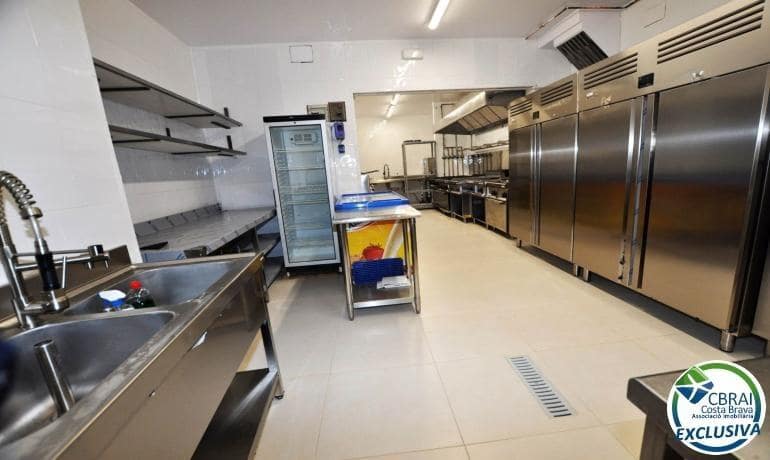 Business for sale in Roses - € 750,000 (Ref: 9142765)