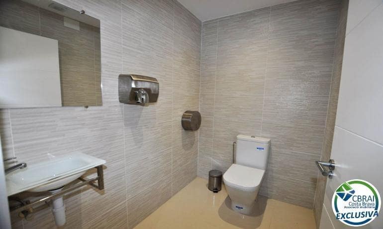 Business for sale in Roses - € 750,000 (Ref: 9142765)