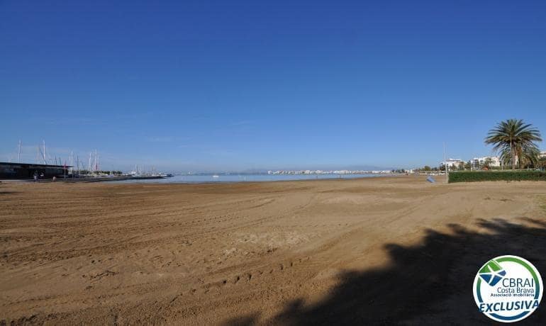 Business for sale in Roses - € 750,000 (Ref: 9142765)