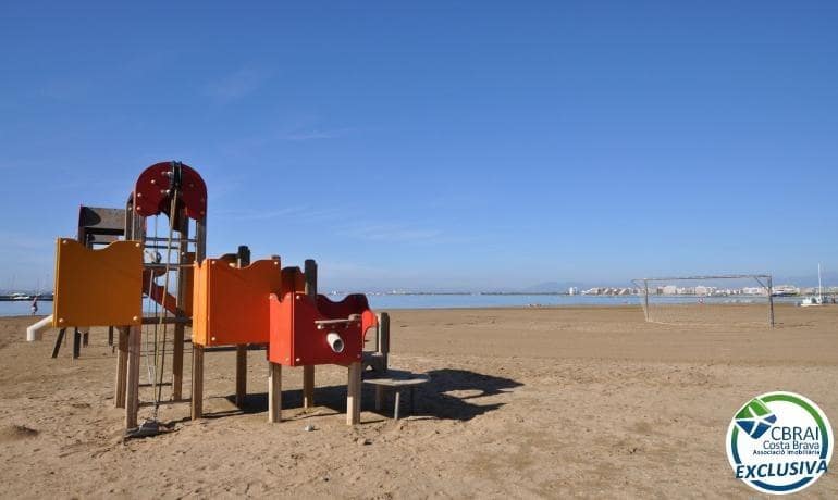 Business for sale in Roses - € 750,000 (Ref: 9142765)