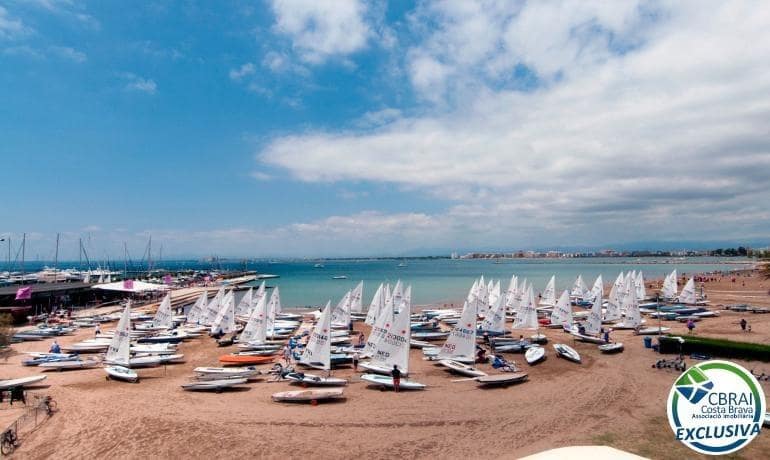 Business for sale in Roses - € 750,000 (Ref: 9142765)