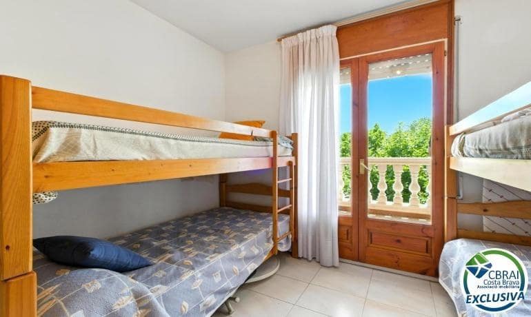 1 bedroom Apartment for sale in Empuriabrava with pool - € 120,000 (Ref: 9142778)