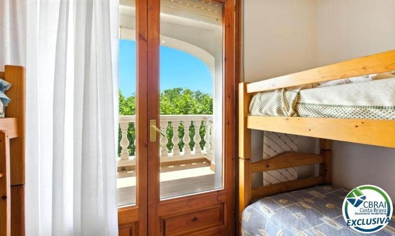 1 bedroom Apartment for sale in Empuriabrava with pool - € 120,000 (Ref: 9142778)