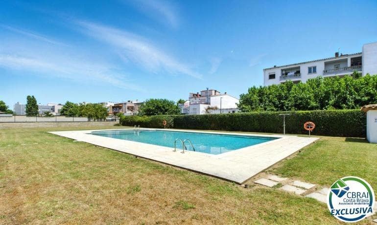 1 bedroom Apartment for sale in Empuriabrava with pool - € 120,000 (Ref: 9142778)