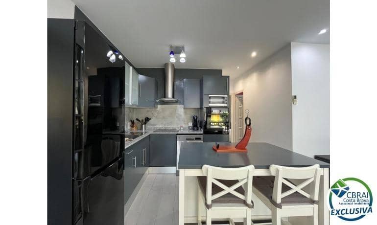 4 soverom Villa til salgs i Empuriabrava med svømmebasseng garasje - € 549 000 (Ref: 9142784)