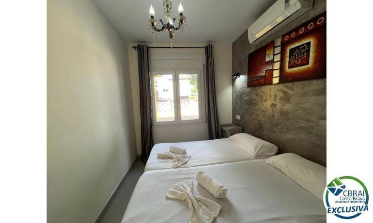 4 soverom Villa til salgs i Empuriabrava med svømmebasseng garasje - € 549 000 (Ref: 9142784)