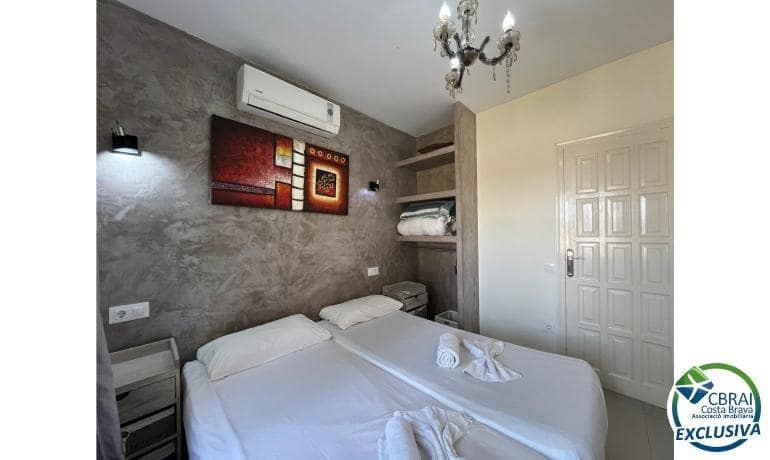 4 soverom Villa til salgs i Empuriabrava med svømmebasseng garasje - € 549 000 (Ref: 9142784)