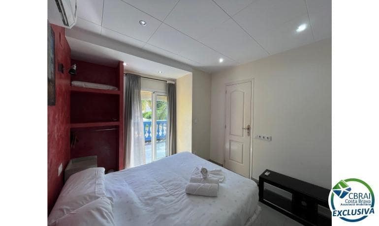 4 soverom Villa til salgs i Empuriabrava med svømmebasseng garasje - € 549 000 (Ref: 9142784)