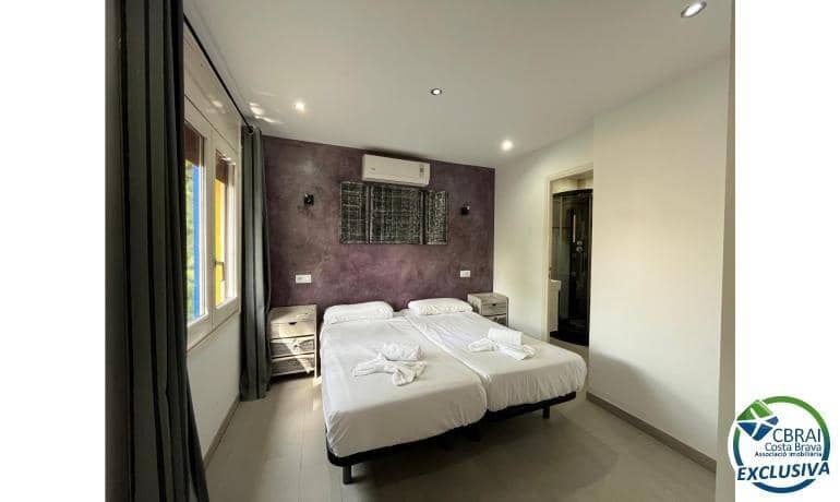 4 soverom Villa til salgs i Empuriabrava med svømmebasseng garasje - € 549 000 (Ref: 9142784)