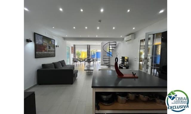 4 soverom Villa til salgs i Empuriabrava, Castelló d'Empúries med svømmebasseng garasje - € 549 000 (Ref: 9142784)