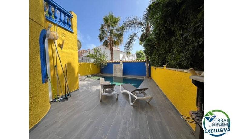 4 soverom Villa til salgs i Empuriabrava med svømmebasseng garasje - € 549 000 (Ref: 9142784)