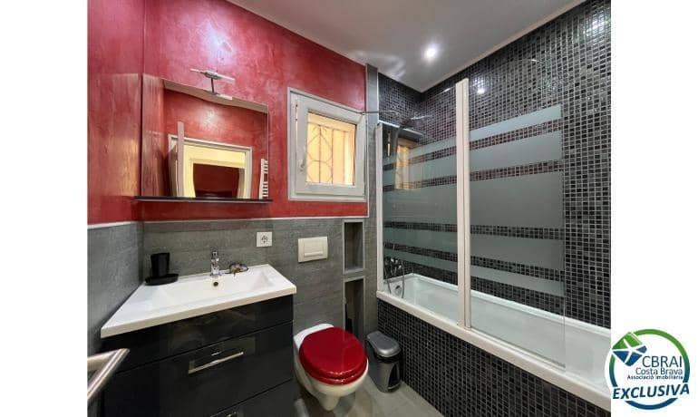 4 soverom Villa til salgs i Empuriabrava med svømmebasseng garasje - € 549 000 (Ref: 9142784)