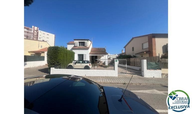 3 bedroom Townhouse for sale in Roses - € 340,000 (Ref: 9142785)