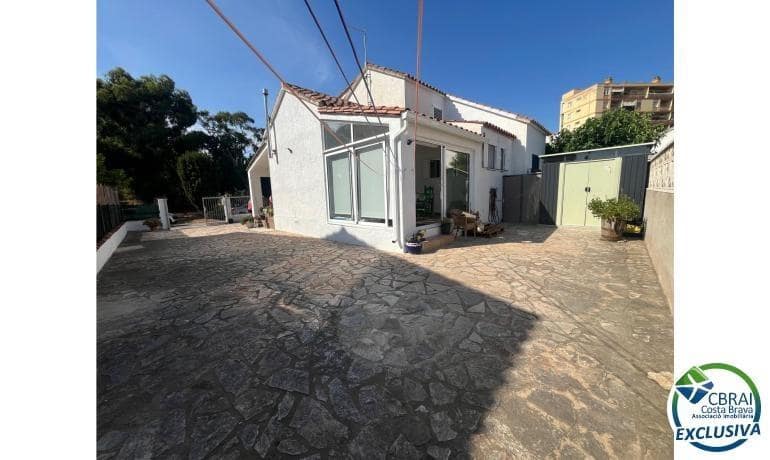 3 bedroom Townhouse for sale in Roses - € 340,000 (Ref: 9142785)