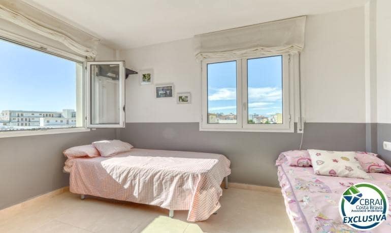 3 slaapkamer Penthouse te koop in Roses - € 360.000 (Ref: 9171328)