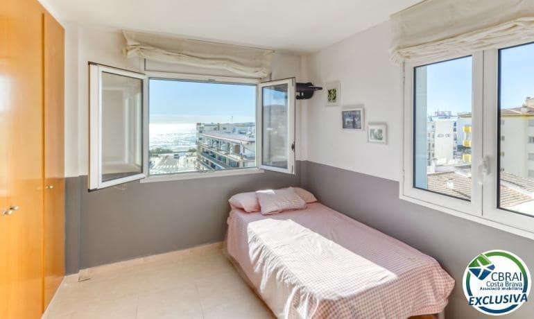 3 slaapkamer Penthouse te koop in Roses - € 360.000 (Ref: 9171328)