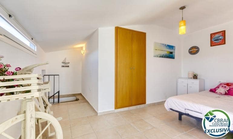 3 slaapkamer Penthouse te koop in Roses - € 360.000 (Ref: 9171328)