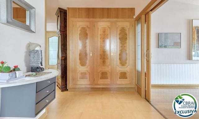 4 sypialnia Willa na sprzedaż w Roses z garażem - 635 000 € (Ref: 9186800)