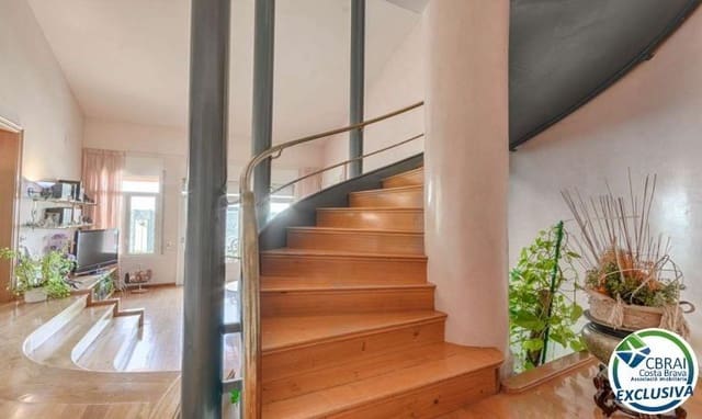 4 sypialnia Willa na sprzedaż w Roses z garażem - 635 000 € (Ref: 9186800)