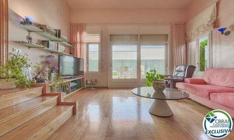 Chalet de 4 habitaciones en Roses en venta con garaje - 590.000 € (Ref: 9186800)