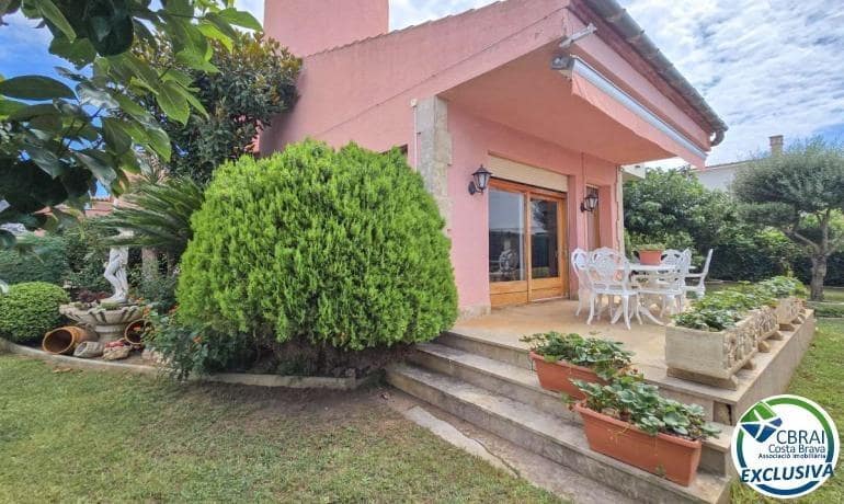 Chalet de 4 habitaciones en Roses en venta con garaje - 590.000 € (Ref: 9186800)