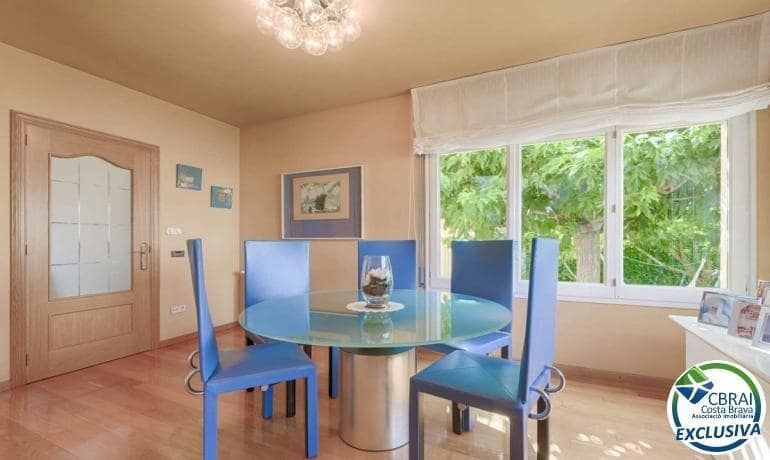 Chalet de 4 habitaciones en Roses en venta con garaje - 590.000 € (Ref: 9186800)