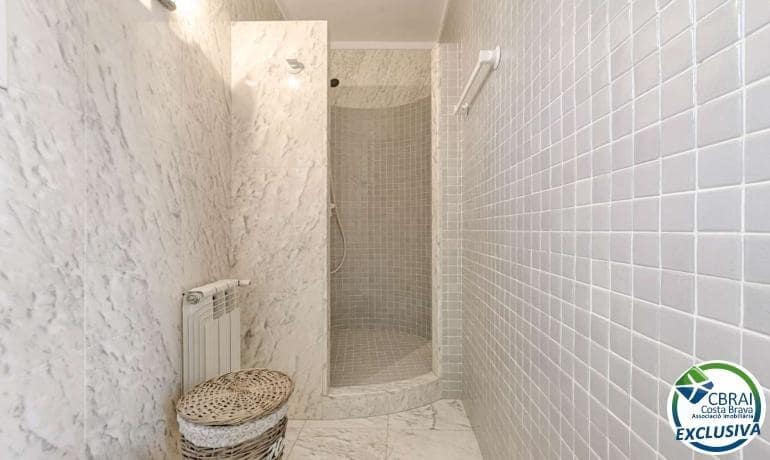 Chalet de 4 habitaciones en Roses en venta con garaje - 590.000 € (Ref: 9186800)