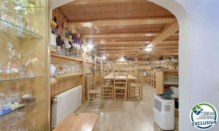 Chalet de 4 habitaciones en Roses en venta con garaje - 590.000 € (Ref: 9186800)