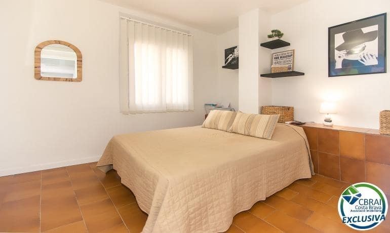 2 bedroom Apartment for sale in Empuriabrava with pool - € 199,000 (Ref: 9192248)