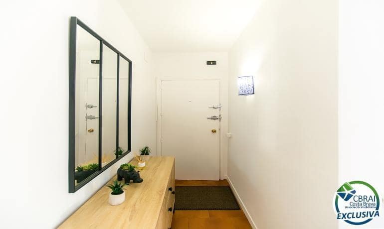 2 bedroom Apartment for sale in Empuriabrava with pool - € 199,000 (Ref: 9192248)