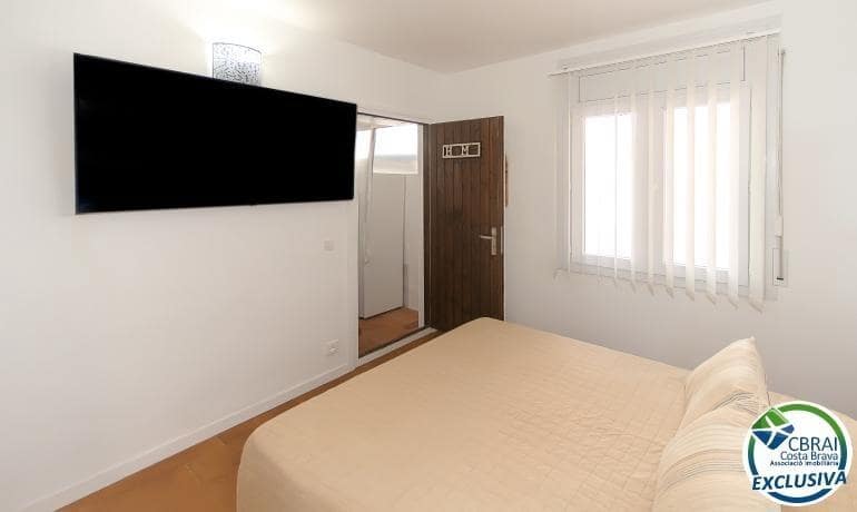 2 bedroom Apartment for sale in Empuriabrava with pool - € 199,000 (Ref: 9192248)