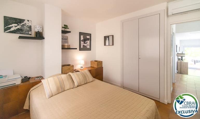 2 bedroom Apartment for sale in Empuriabrava with pool - € 199,000 (Ref: 9192248)