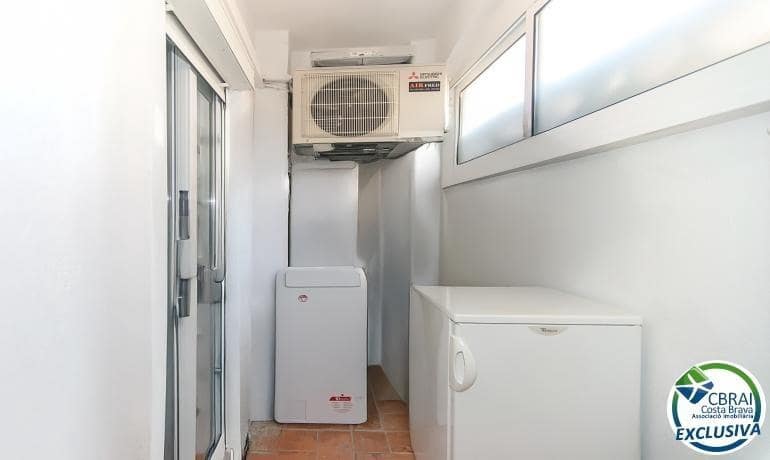 2 bedroom Apartment for sale in Empuriabrava with pool - € 199,000 (Ref: 9192248)