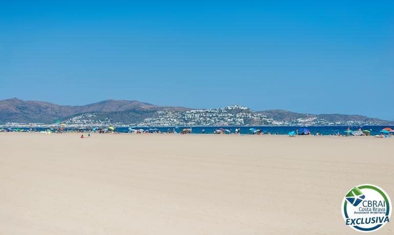 2 bedroom Apartment for sale in Empuriabrava with pool - € 199,000 (Ref: 9192248)