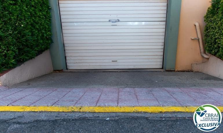 2 bedroom Apartment for sale in Empuriabrava with pool - € 199,000 (Ref: 9192248)