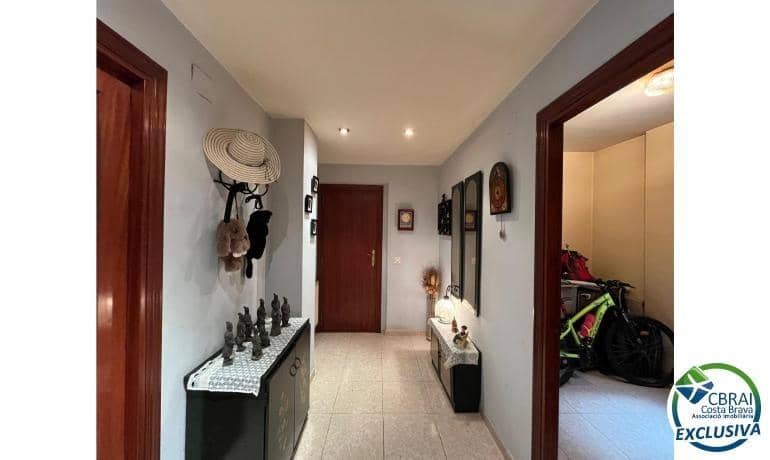 4 bedroom Apartment for sale in Figueres - € 275,000 (Ref: 9215345)