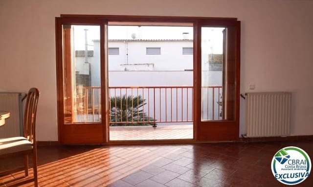 4 bedroom Townhouse for sale in Vila-sacra with garage - € 280,000 (Ref: 9215349)