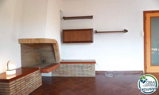 4 bedroom Townhouse for sale in Vila-sacra with garage - € 280,000 (Ref: 9215349)