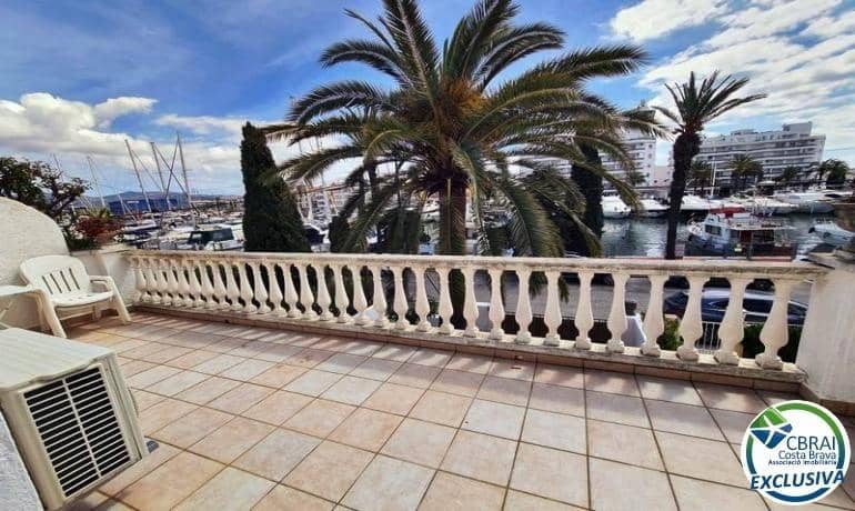 3 soveværelse Villa til salg i Empuriabrava med swimmingpool - € 695.000 (Ref: 9215350)