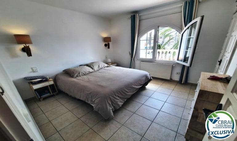 3 soveværelse Villa til salg i Empuriabrava med swimmingpool - € 695.000 (Ref: 9215350)