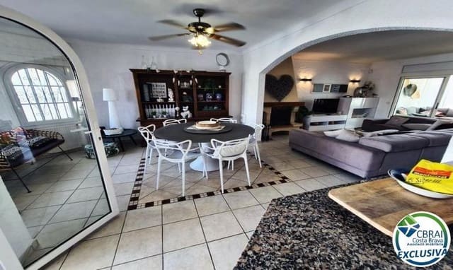 3 soveværelse Villa til salg i Empuriabrava, Castelló d'Empúries med swimmingpool - € 695.000 (Ref: 9215350)