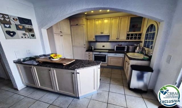 3 Zimmer Villa zu verkaufen in Empuriabrava, Castelló d'Empúries mit Pool - 599.000 € (Ref: 9215350)