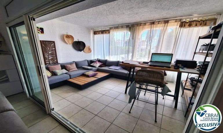 Chalet de 3 habitaciones en Empuriabrava en venta con piscina - 599.000 € (Ref: 9215350)