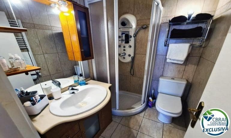 Chalet de 3 habitaciones en Empuriabrava en venta con piscina - 599.000 € (Ref: 9215350)