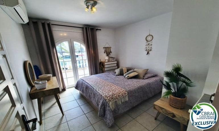 Chalet de 3 habitaciones en Empuriabrava en venta con piscina - 599.000 € (Ref: 9215350)