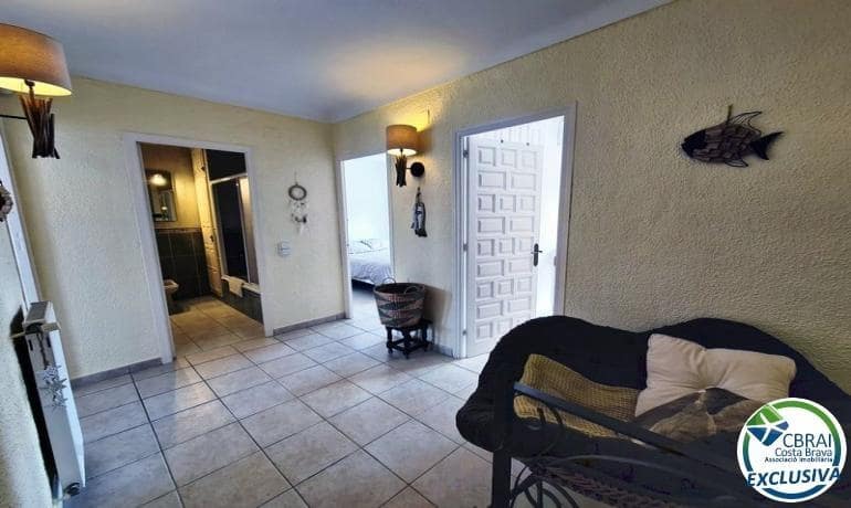 Chalet de 3 habitaciones en Empuriabrava en venta con piscina - 599.000 € (Ref: 9215350)